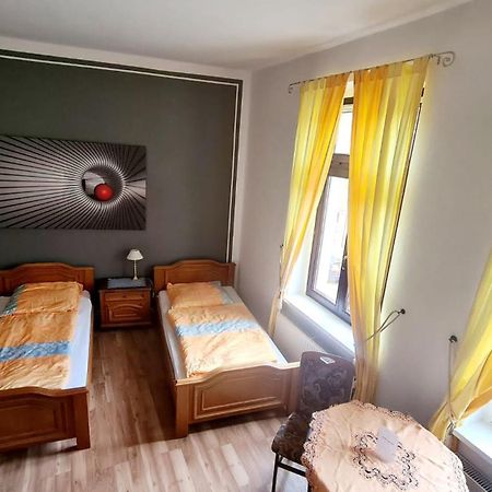 Hotel-Garni "Zum Loewen" 巴特弗赖恩瓦尔德 外观 照片