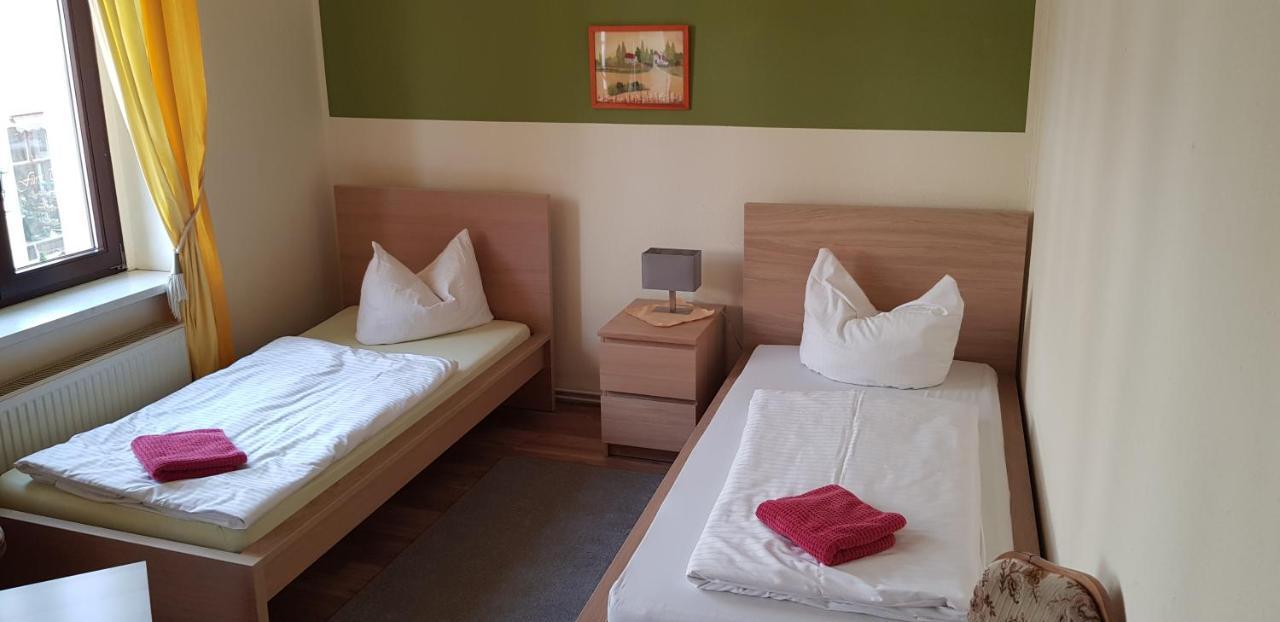 Hotel-Garni "Zum Loewen" 巴特弗赖恩瓦尔德 外观 照片